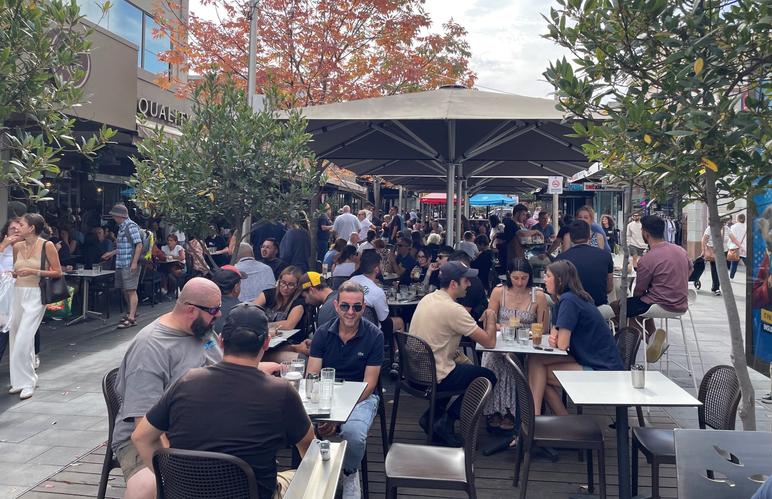 Χιλιάδες πέρασαν το Μεγάλο Σάββατο από το Eaton Mall του Oakleigh