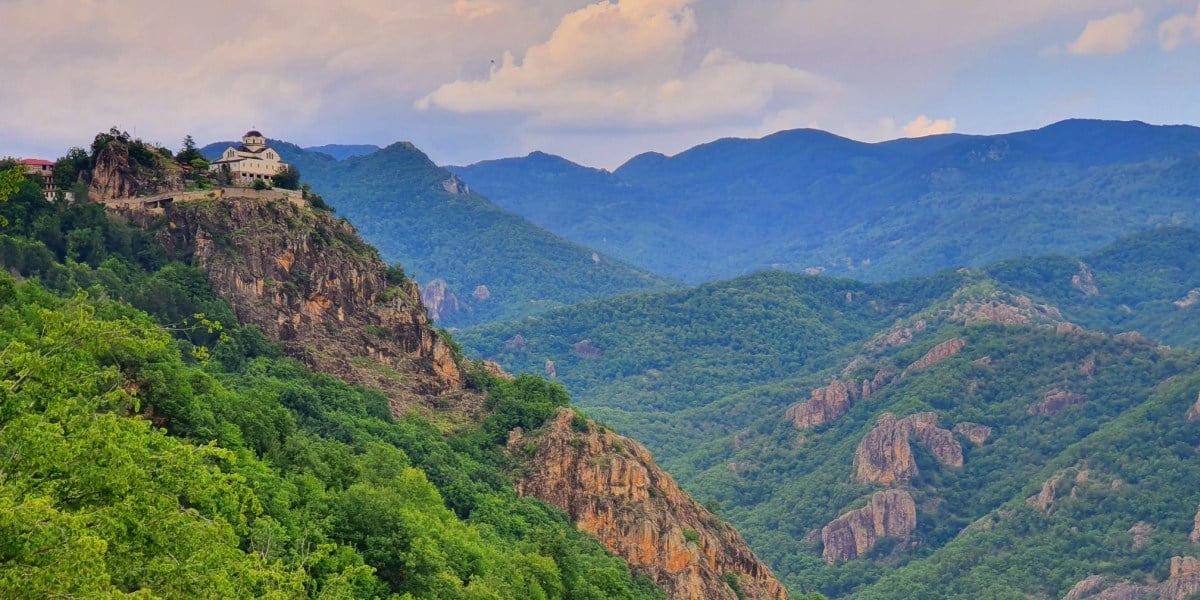drama-to-monastiri-tis-metamorfosis Δράμα: Το μοναστήρι της Μεταμόρφωσης στο ποντιοχώρι της Πρασινάδας που «αιωρείται» ανάμεσα σε γη και ουρανό