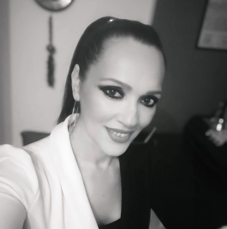 eonia-sou-i-mnimi-Αntigoni Αιωνία σου η μνήμη, Αντιγόνη Μανιάτη