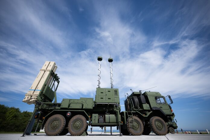 exelixi-i-Diehl-Defence-mas ΕΞΕΛΙΞΗ: Η Diehl Defence μας προτείνει 10 πυροβολαρχίες IRIS-T SLM με €1,9 δις– Συμπαραγωγή και στρατηγική σύνδεση με την πρωτοβουλία ESSI