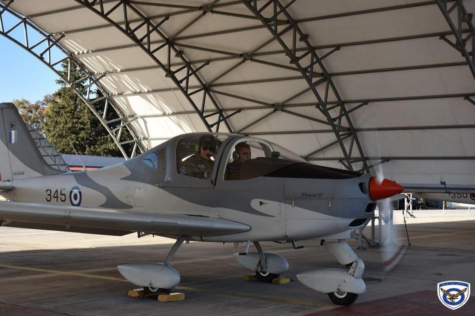 ΓΕΑ: Ολοκληρώθηκε η κλήρωση για τις πτήσεις μαθητών με εκπαιδευτικά αεροσκάφη της Πολεμικής Αεροπορίας