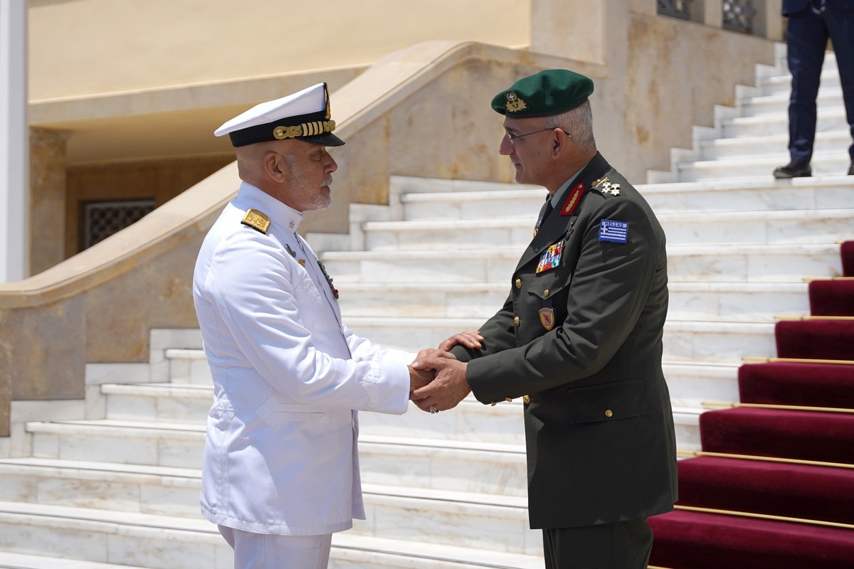 ΓΕΕΘΑ: Ο επικεφαλής της Στρατιωτικής Επιτροπής του NATO στην Ελλάδα – «Εντυπωσιάστηκε» από τα σχέδια για την «Ασπίδα του Αχιλλέα» [pics]