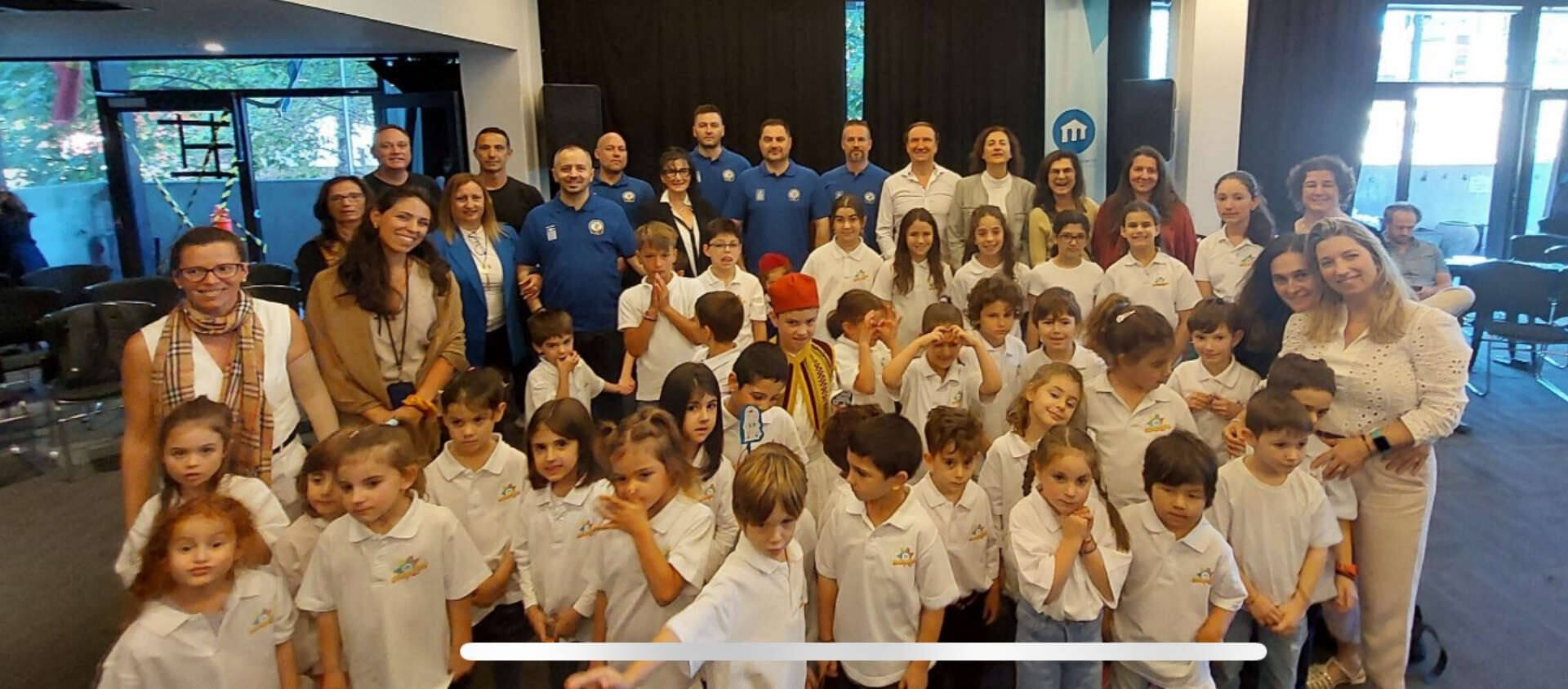 Οι μαθητές της Ελληνικής Κοινότητας Μελβούρνης συγκίνησαν αστυνομικούς από την Ελλάδα (Φωτογραφίες)