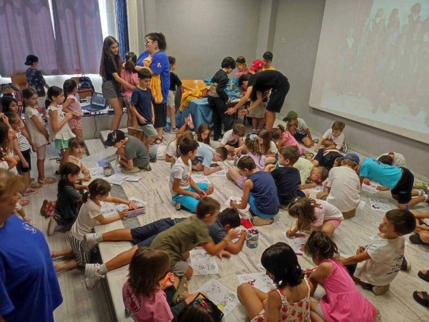 i-mavri-thalassa-anixe-parathiro Η «Μαύρη Θάλασσα» άνοιξε παράθυρο στον Πόντο για τα παιδιά της Νέας Σμύρνης