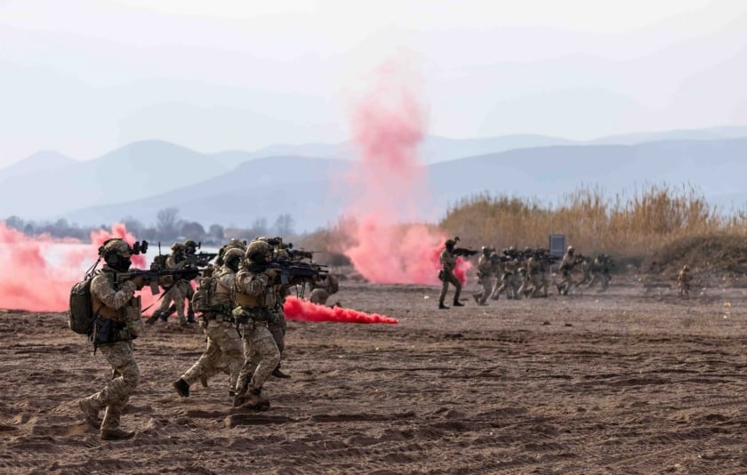 ip.-ethnikis-Άminas-afxisis-stous Υπ. Εθνικής Άμυνας: Αυξήσεις στους ένστολους έως 20%, κατασκευή κατοικιών, ιατροφαρμακευτική περίθαλψη και εκπαίδευση στην «Ατζέντα 2030»