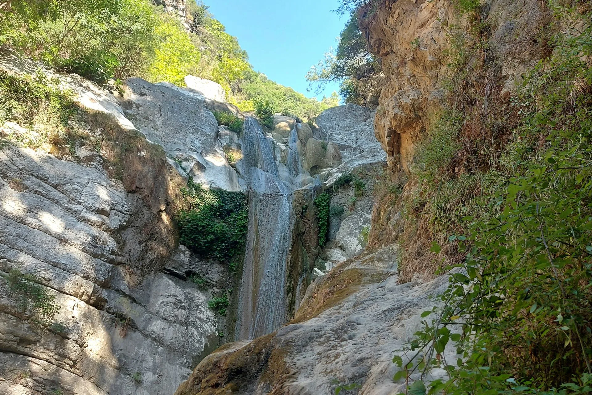 katarraktes_dhmosarh_nydri_lefkada-10-jpg Παγωμένη βουτιά στους Καταρράκτες Δημοσάρη, στο Νυδρί της Λευκάδας