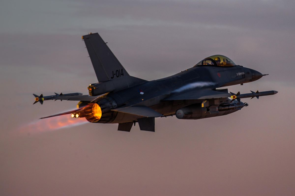 machitiko-aeroskafos-F-16-tis-ispanikis Μαχητικό αεροσκάφος F-16 της Ισπανικής Πολεμικής Αεροπορίας συνετρίβη σε δασώδη περιοχή: Νεκρός ο πιλότος – δεν πρόλαβε να ενεργοποιήσει το σύστημα εκτίναξης