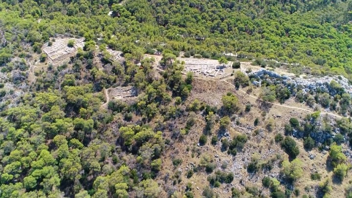 Μυκηναϊκή Ακρόπολη Κανακίων: Το ανάκτορο του Αίαντα του Τελαμώνιου