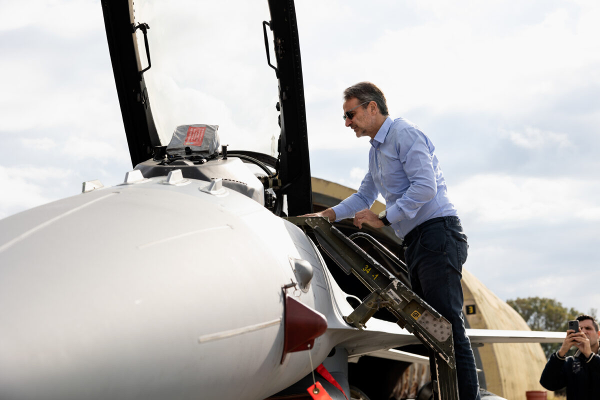 &Mu;&eta;&tau;&sigma;&omicron;&tau;ά&kappa;&eta;&sigmaf; &gamma;&iota;&alpha; &Pi;&omicron;&lambda;&epsilon;&mu;&iota;&kappa;ή &Alpha;&epsilon;&rho;&omicron;&pi;&omicron;&rho;ί&alpha;: &laquo;&Tau;&alpha; &epsilon;&lambda;&lambda;&eta;&nu;&iota;&kappa;ά &phi;&tau;&epsilon;&rho;ά &epsilon;ί&nu;&alpha;&iota; &iota;&sigma;&chi;&upsilon;&rho;ό&tau;&epsilon;&rho;&alpha; &alpha;&pi;ό &pi;&omicron;&tau;έ&raquo;