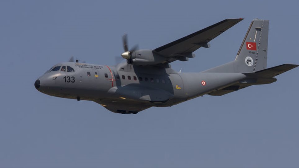 Νέα τουρκική πρόκληση – CN-235 σε μπαράζ παραβιάσεων στον ελληνικό ουρανό