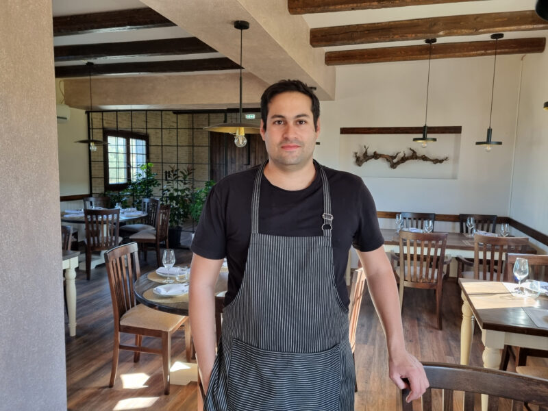 Ο Κεφαλονίτης chef Γιώργος Αντωνέλλος μαγειρεύει για να προστατεύσει την ελληνική κουζίνα [εικόνες]