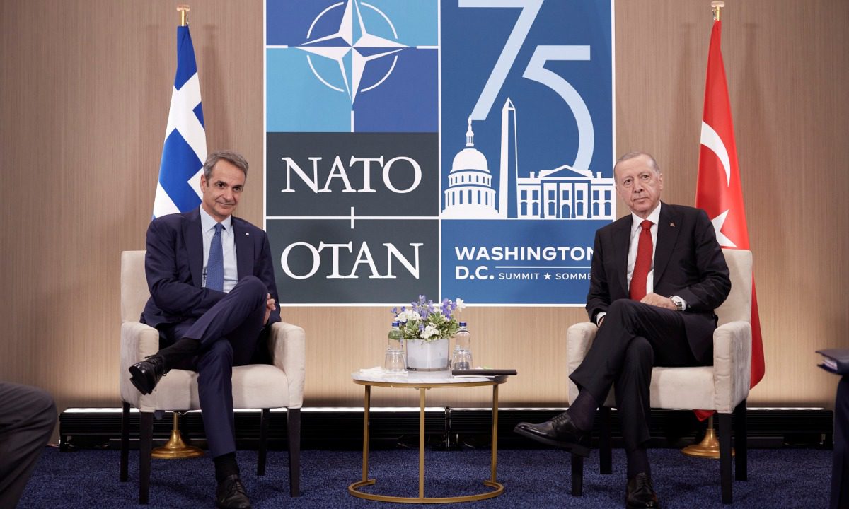 Ο Μητσοτάκης πήγε… γονατιστός στην Άγκυρα – Στο χαλί του Ερντογάν τα εθνικά μας