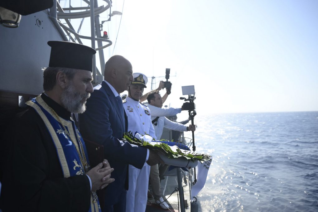 Ο Νίκος Δένδιας στην Τήνο για τον Δεκαπενταύγουστο: «Του χρόνου εδώ θα στολίσουμε την φρεγάτα ΚΙΜΩΝ» [pics, vid]