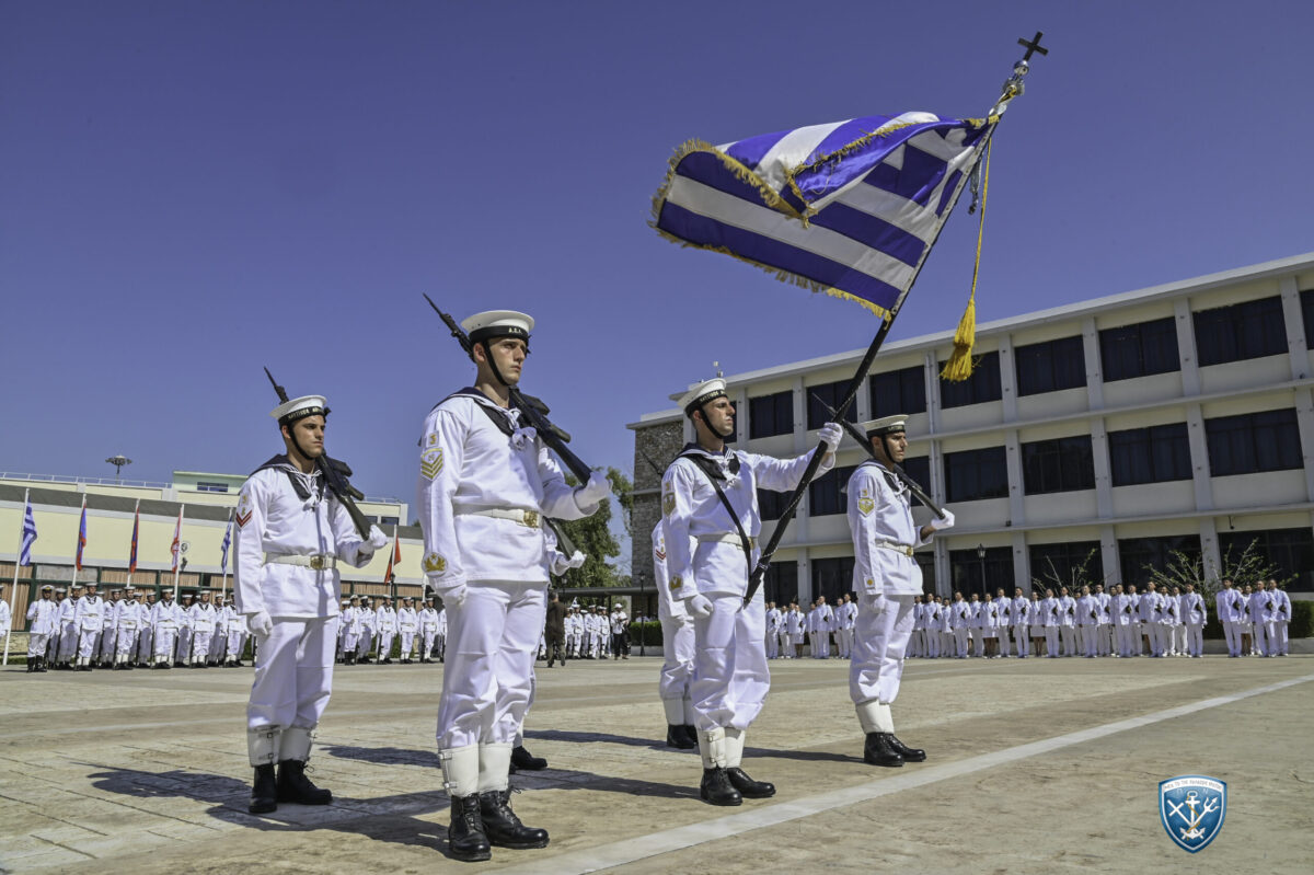 Ορκίστηκαν οι νέοι Σημαιοφόροι του Πολεμικού Ναυτικού και του Λιμενικού Σώματος, παρουσία ΠτΔ και ΥΦΕΘΑ [pics, vid]