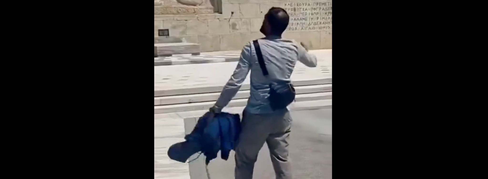 Παράνομος μετανάστης βρίζει και λοιδορεί εύζωνα!-Πακιστανοί με μηχανάκια στη Πλατεία Κοτζιά-Βίντεο