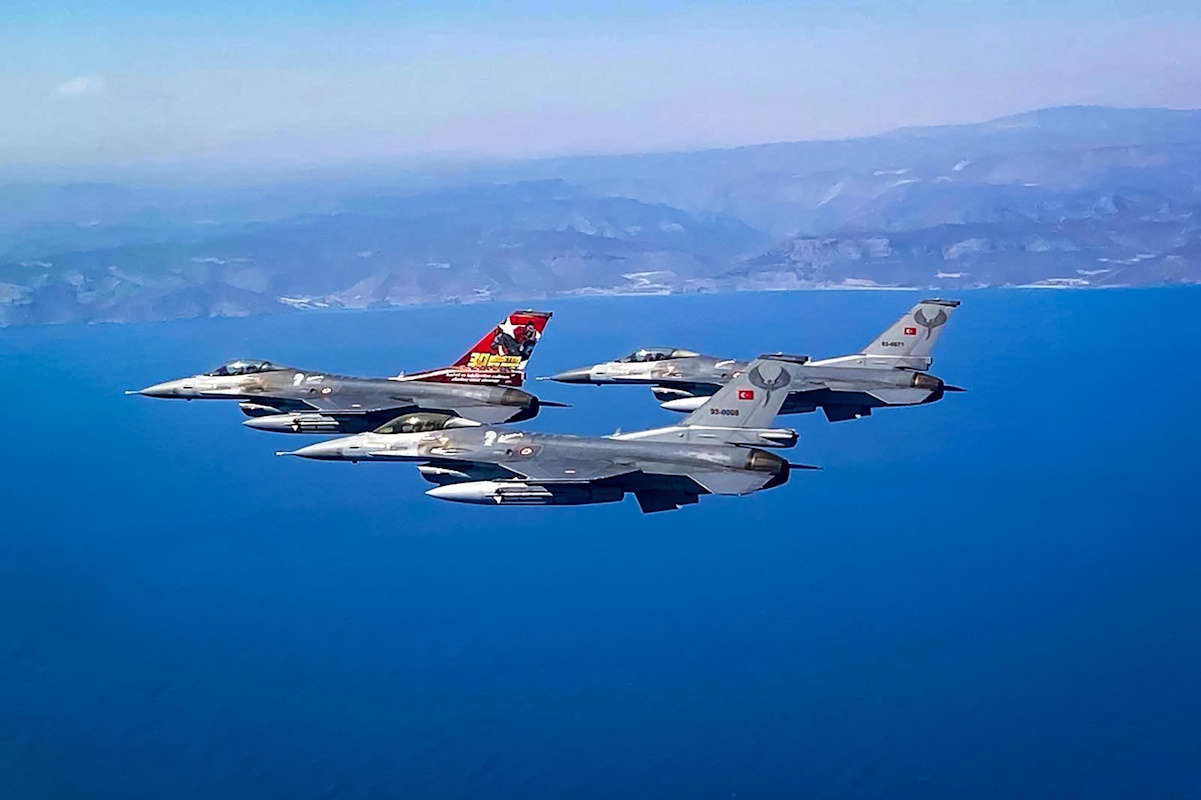 paraviasi-ke-paravasis-sto-egeo Παραβίαση και παραβάσεις στο Αιγαίο από οπλισμένα τουρκικά F-16, ATR-72 και UAV