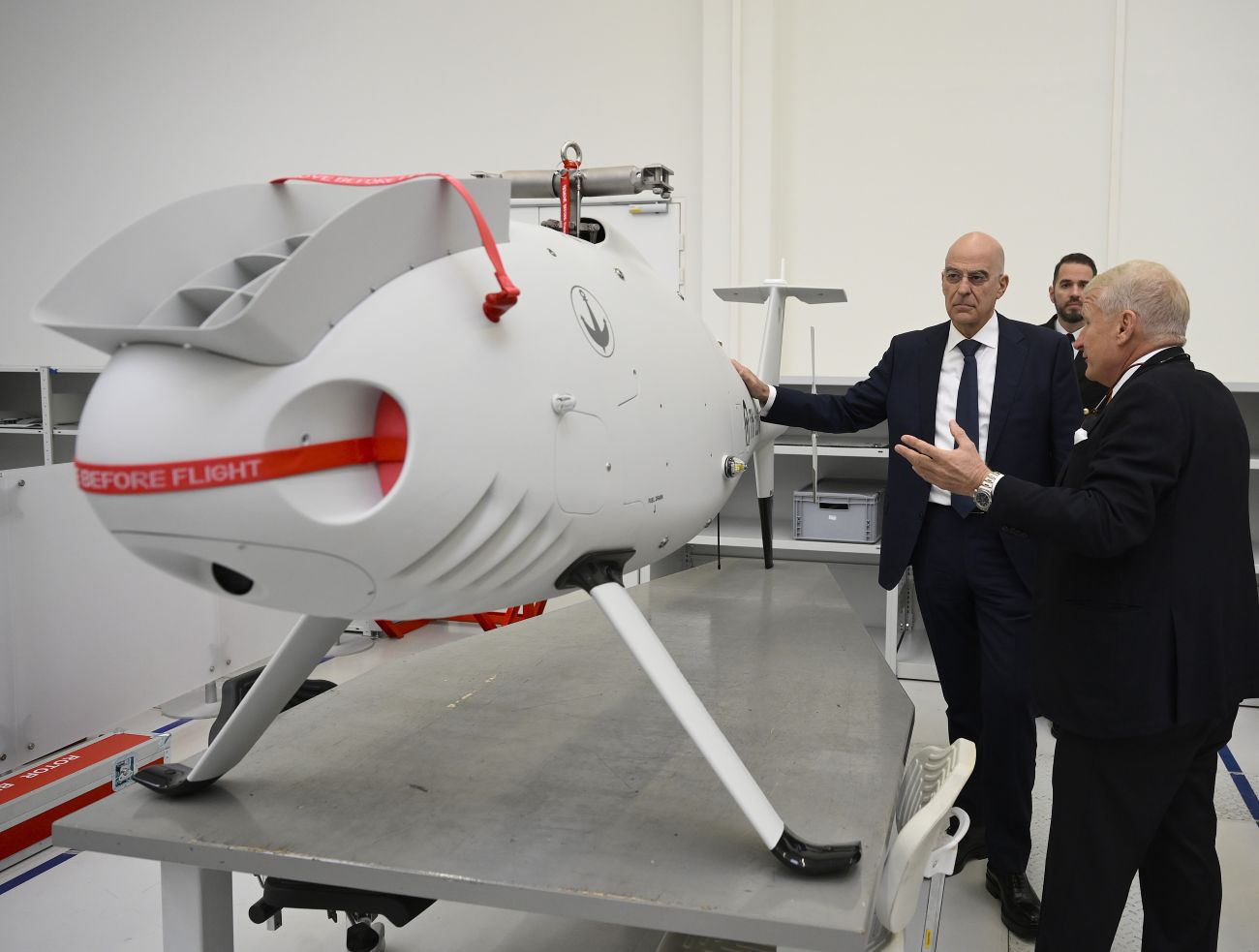 pote-xekinoun-i-paradosis-ton Πότε ξεκινούν οι παραδόσεις των S-100 Camcopter του Πολεμικού Ναυτικού