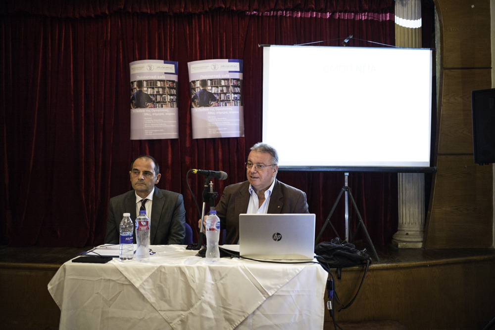 &Pi;&rho;&epsilon;&mu;&iota;έ&rho;&alpha; &gamma;&iota;&alpha; &tau;&omicron; &laquo;&Pi;&omicron;&lambda;&iota;&tau;&iota;&sigma;&tau;&iota;&kappa;ό Caf&eacute;&raquo;: &Sigma;&upsilon;&zeta;ή&tau;&eta;&sigma;&eta; &gamma;&iota;&alpha; &tau;&eta;&nu; &Epsilon;&lambda;&lambda;&eta;&nu;ό&phi;&omega;&nu;&eta; &Pi;&alpha;&iota;&delta;&epsilon;ί&alpha; &sigma;&tau;&eta;&nu; &Alpha;ί&gamma;&upsilon;&pi;&tau;&omicron;