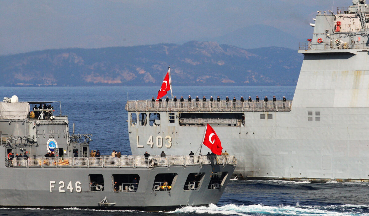 Προκαλεί ξανά η Τουρκία με κορβέτα που παρακολουθεί ερευνητικό πλοίο βόρεια της Κρήτης [pic]