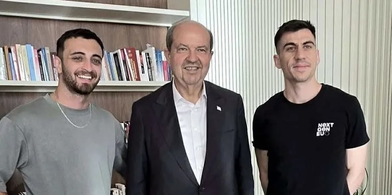 salos-apo-tin-episkepsi-fidia Σάλος από την επίσκεψη Φειδία στο ψευδοπροεδρικό-Βίντεο