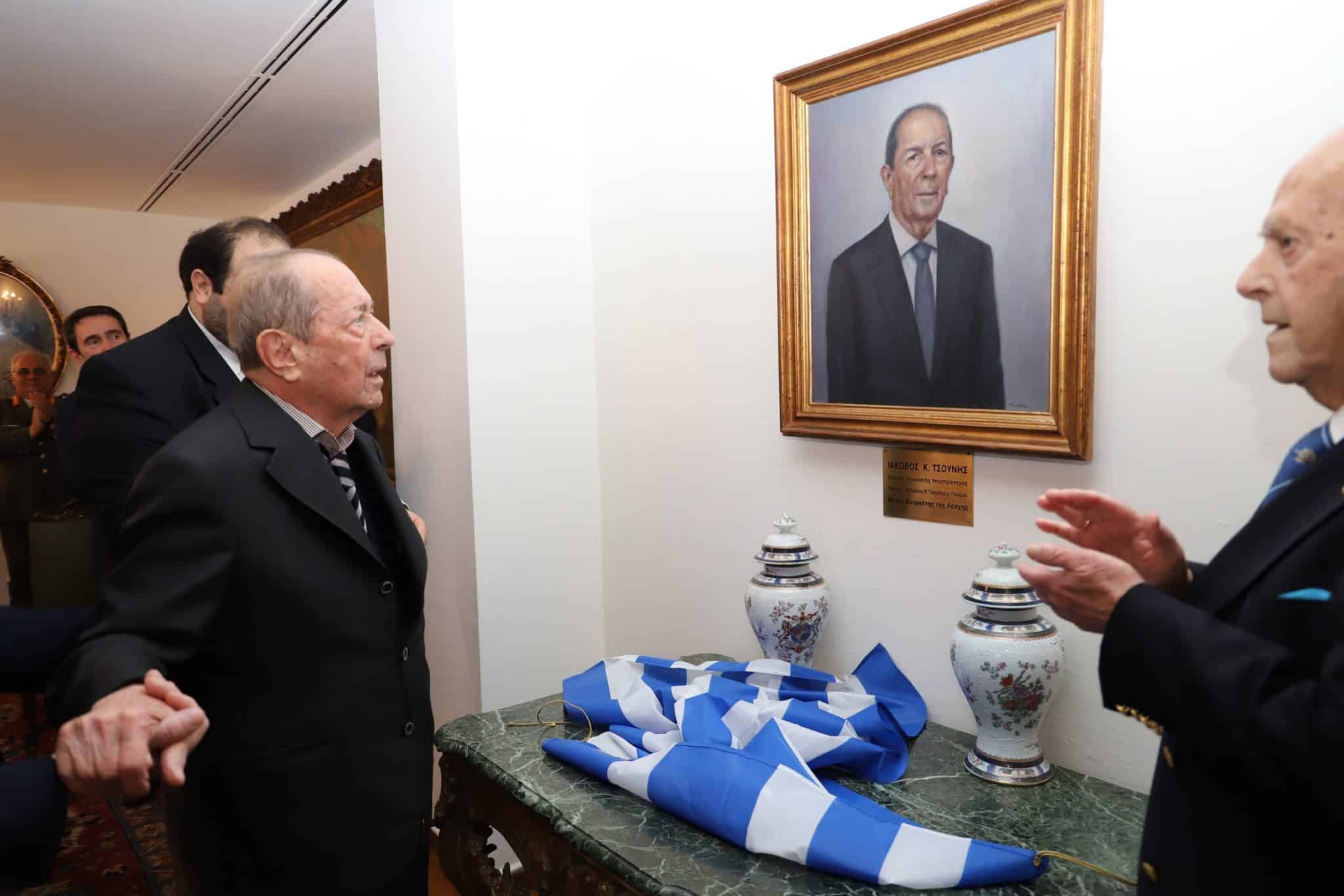 se-pious-logariasmous-pigan-ta Σε ποιους λογαριασμούς πήγαν τα 23 εκ της δωρεάς Τσούνη;
