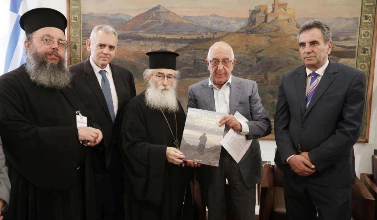 sinantisi-tou-proedrou-tis-voulis Συνάντηση του Προέδρου της Βουλής των Ελλήνων με τον Αρχιεπίσκοπο του Σινά