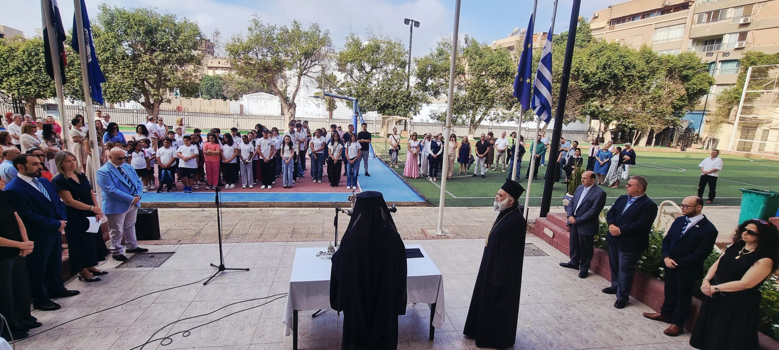 stigmes-charas-ke-sigkinisis-sto Στιγμές χαράς και συγκίνησης στο πρώτο κουδούνι των Ελληνικών σχολείων του Καΐρου