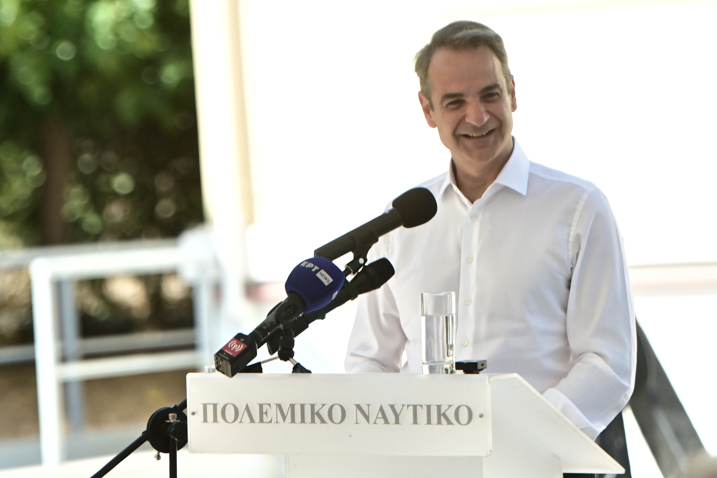 ta-efsima-tou-prothipourgou-sta Τα εύσημα του πρωθυπουργού στα ΟΥΚ: «Πρώτοι μπαίνουν στη μάχη, τελευταίοι φεύγουν»