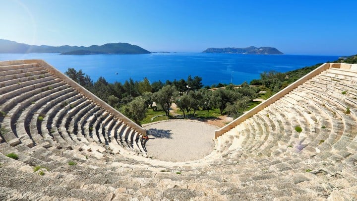 to-archeo-theatro-tis-Αntifellou