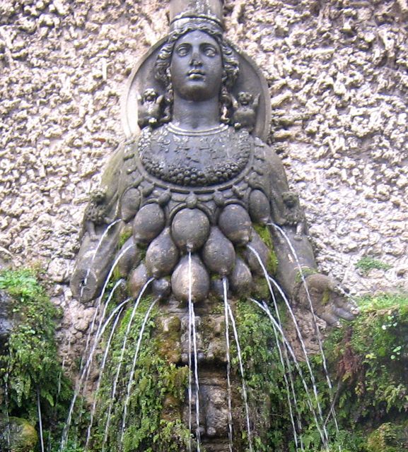 Villa-dEste-Demeter-waist-up
