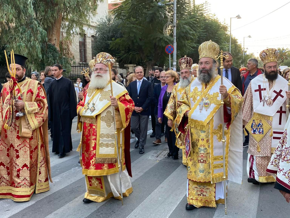 1-12 Ο Μητροπολίτης Ιεραπύτνης στην λιτανεία των τιμίων καρών των τεσσάρων νεομαρτύρων στο Ρέθυμνο