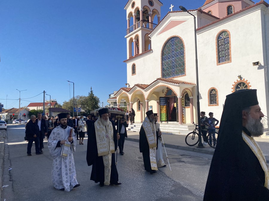 Η εξόδιος Ακολουθία της Αντιγόνης Τσιούτσιου στη Μητρόπολη Θεσσαλιώτιδος (ΦΩΤΟ)