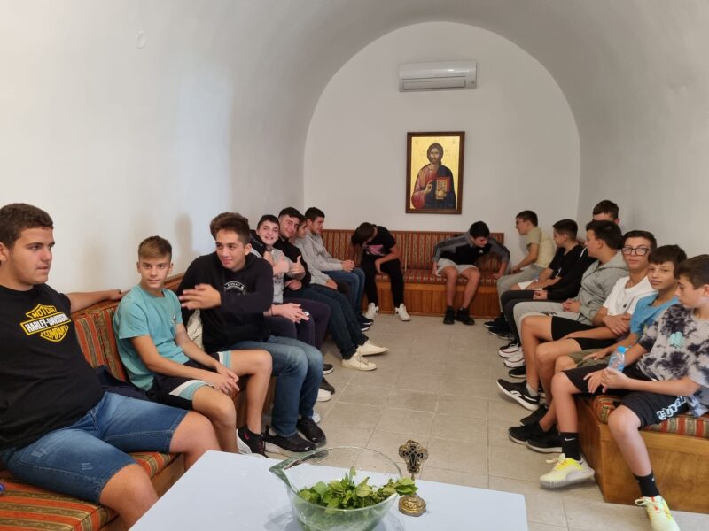 Οι νεανικές συντροφιές της Μητρόπολης Ύδρας