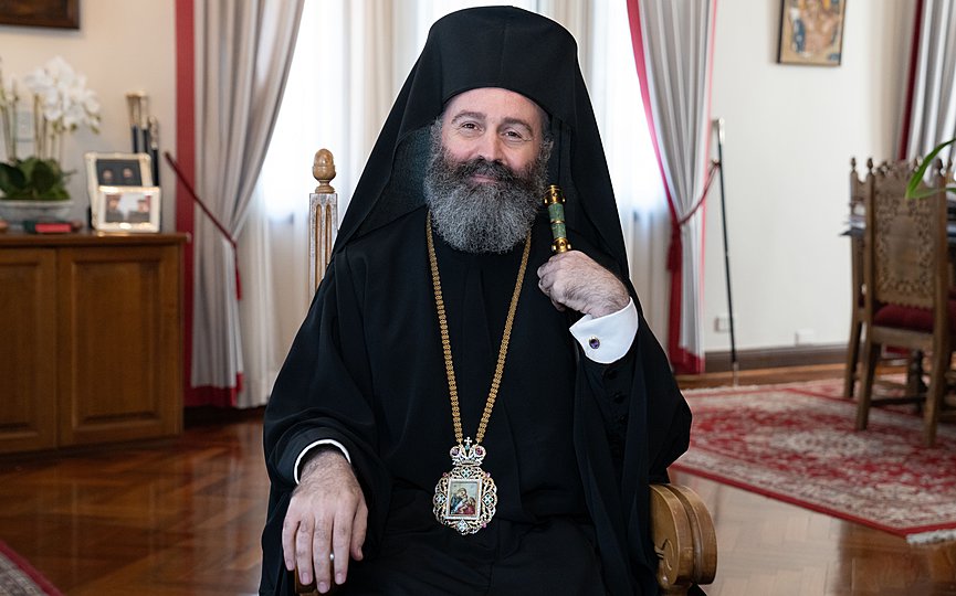 afstralias-makarios-imaste-ftiagmeni-gia