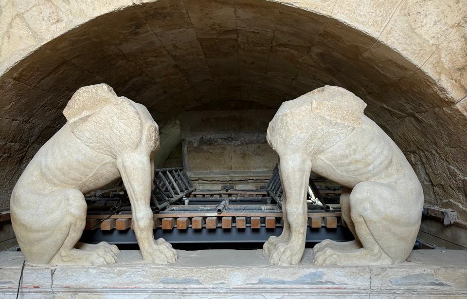 aftopsia-tis-linas-mendoni-ston Αυτοψία της Λίνας Μενδώνη στον Τύμβο Καστά στην Αμφίπολη