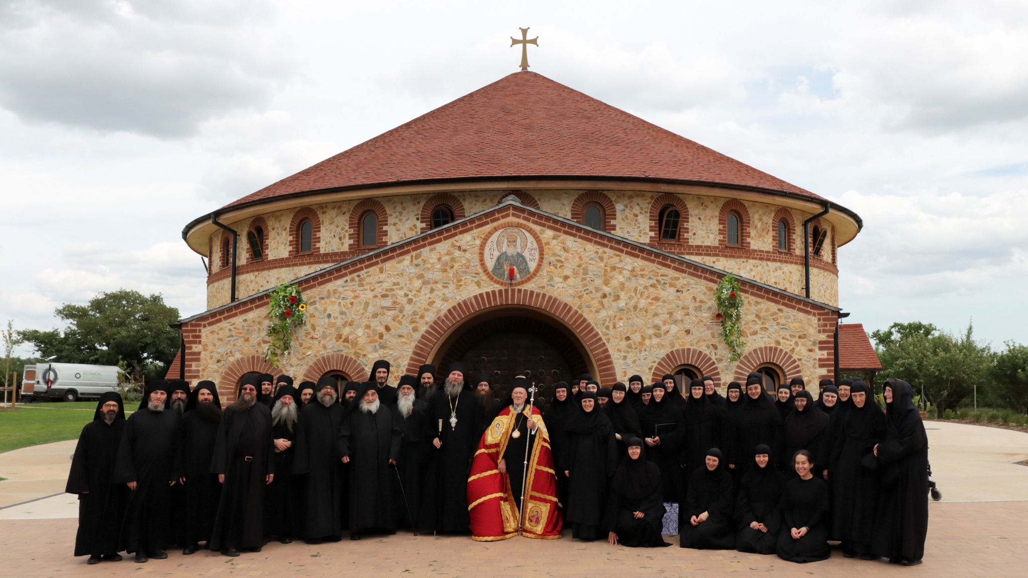 Αgiasmos-tou-naou-tou-osiou Αγιασμός του Ναού του Οσίου Σωφρονίου του Αθωνίτου στο Έσσεξ από τον Αρχιεπίσκοπο Θυατείρων