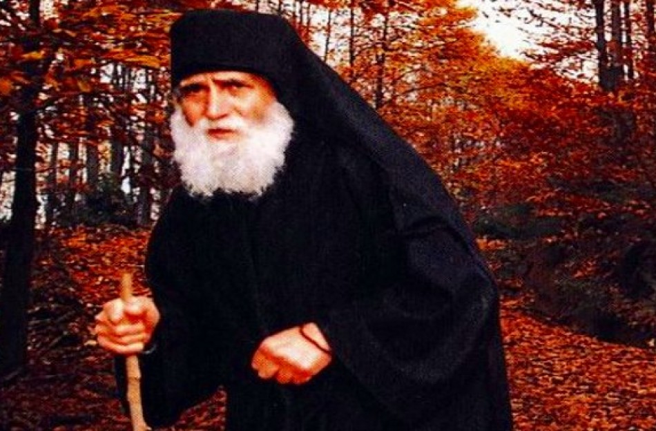 Άγιος Παίσιος ο Αγιορείτης: «Κοιτάξτε να διορθωθήτε για να δικαιούσθε την θεία βοήθεια»