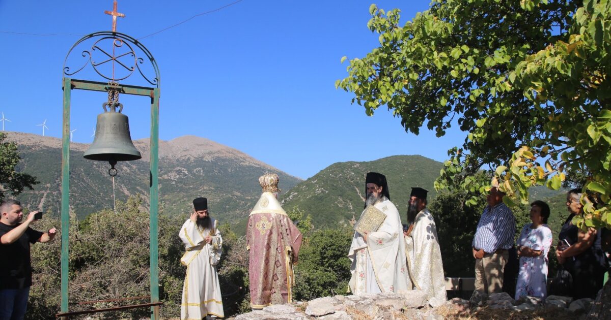 Αrchieratiki-thia-litourgia-stin-iera Αρχιερατική θεία Λειτουργία στην Ιερά Μονή Φιλοθέου Νεοκάστρου Ναυπακτίας (φωτο)