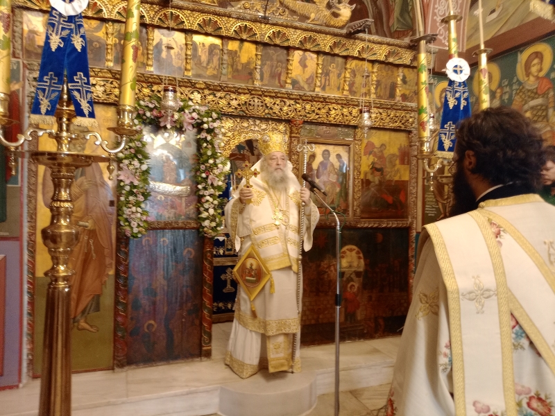 Αρχιερατική Θεία Λειτουργία στην Πάρο