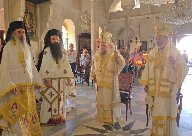 Αrchieratiko-sillitourgo-stis-lefkes-tis Αρχιερατικό Συλλείτουργο στις Λεύκες της Μητρόπολης Παροναξίας