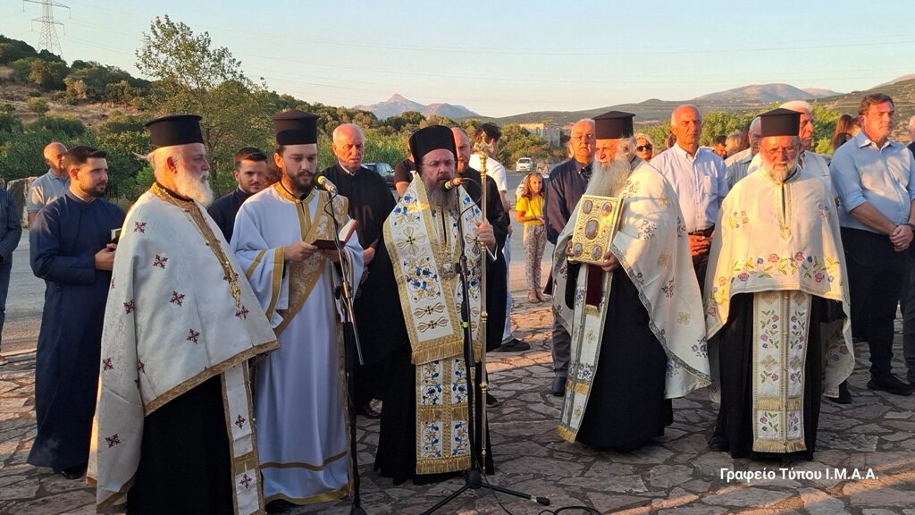 Αrchieratikos-esperinos-ke-epetiakes-ekdilosis Αρχιερατικός Εσπερινός και επετειακές εκδηλώσεις για τα 200 χρόνια στο Πετροχώρι Θέρμου