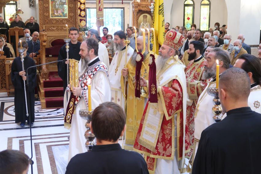 Αρχιερατική Θεία Λειτουργία στον Άγιο Δημήτριο Αττικής με τον Μητροπολίτη Περιστερίου Γρηγόριο (ΦΩΤΟ)