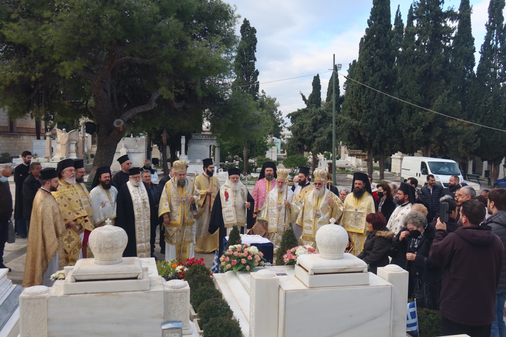 Τρισαρχιερατική Θεία Λειτουργία και 15ετές Μνημόσυνο του Αοιδίμου Αρχιεπισκόπου Χριστοδούλου στην Αθήνα (ΦΩΤΟ)