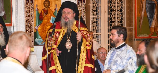 chiliades-pisti-sirreoun-ston-Άgio Χιλιάδες πιστοί συρρέουν στον Άγιο Γεράσιμο στα Ομαλά – Λαμπρός Πολυαρχιερατικός Εσπερινός