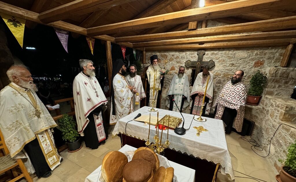 Χιλιάδες προσευχές στην έρημο του Γκιώνα