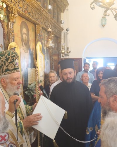 chirothesia-neou-ikonomou-apo-ton Χειροθεσία νέου Οικονόμου από τον Μητροπολίτη Σύρου