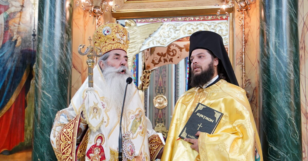 chirotonia-neou-presviterou-sti-mitropoli Χειροτονία νέου Πρεσβυτέρου στη Μητρόπολη Πειραιώς