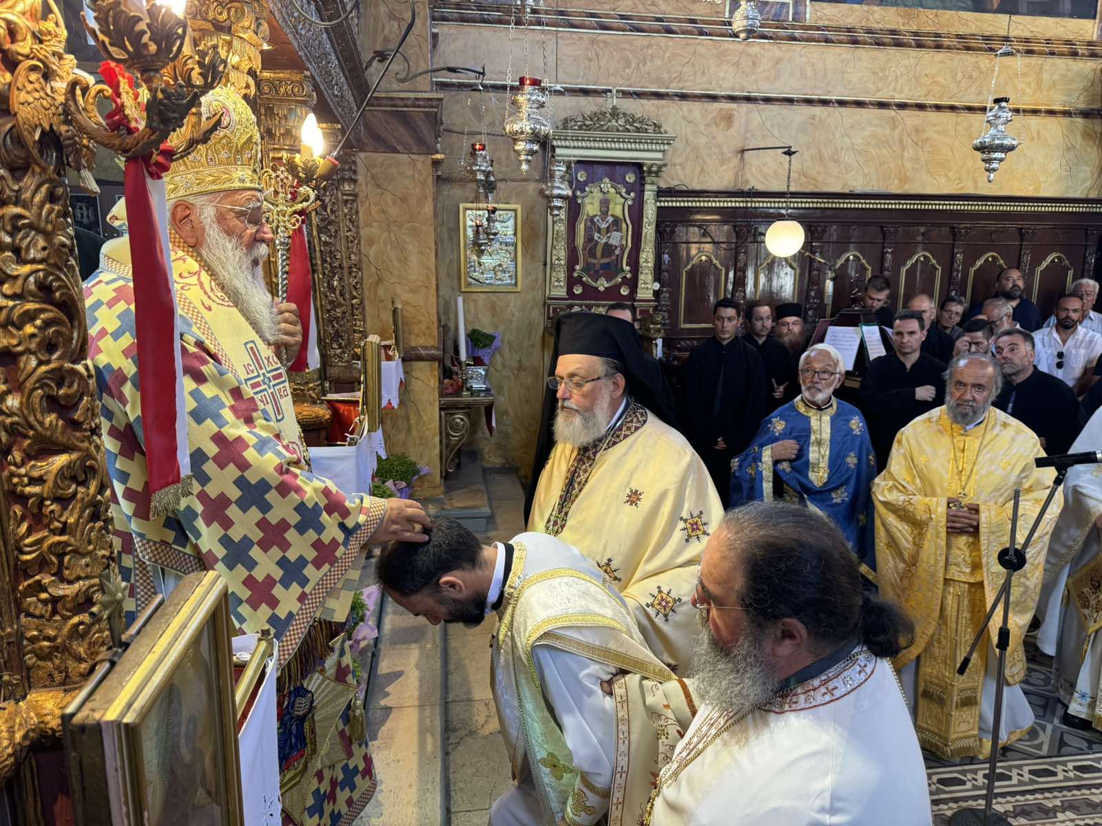 chirotonia-presviterou-apo-ton-mitropoliti Χειροτονία Πρεσβυτέρου από τον Μητροπολίτη Κερκύρας