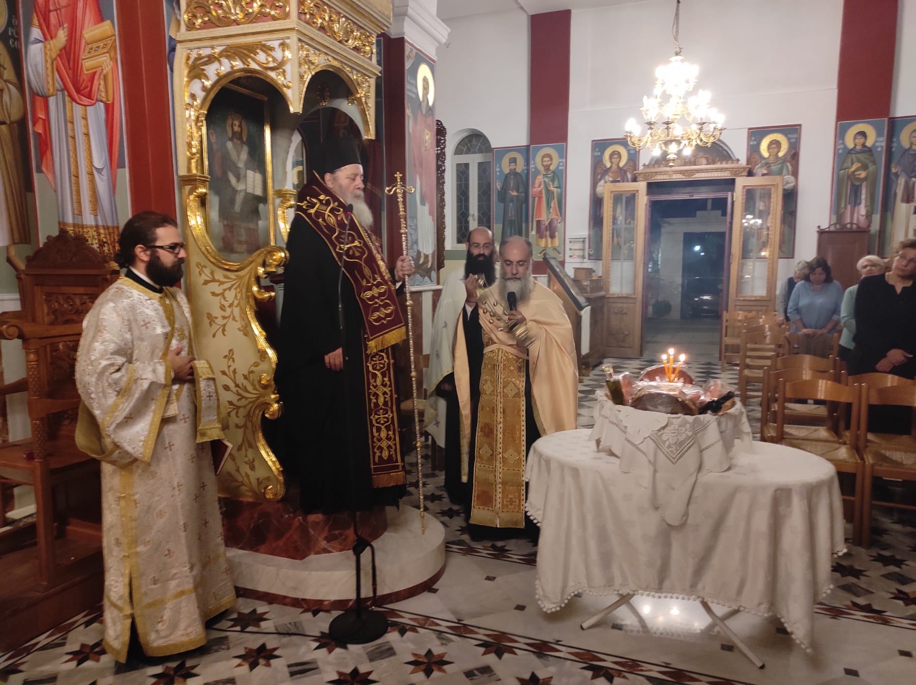 de Αρχιερατικός Εσπερινός και Ιερά Παράκληση προς την Παναγία Ιεροσολυμίτισσα εις το Μητροπολιτικό Παρεκκλήσιο Αγίου Ιωάννου του Θεολόγου Πατρών
