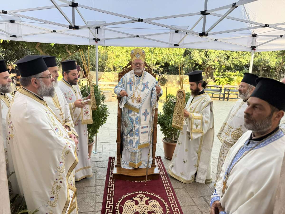 dekapentaetes-mnimosino-tou-makaristou-mitropoliti